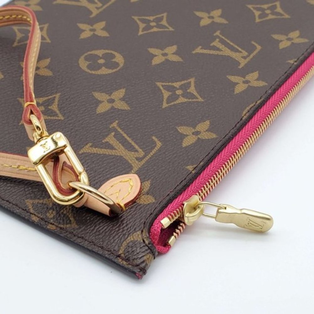 Authentic Louis Vuitton Wristlet / Clutch Monogram - Picture 7 of 13